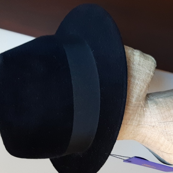 Philip Treacy Accessories - New Ladies Philip Treacy London Black Fedora Hat 100% Velour